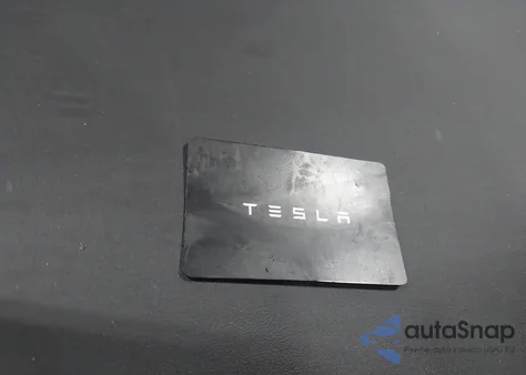 2020 Tesla Model Y Long Range Dual Motor All-Wheel Drive z USA, uszkodzony, nr VIN 5YJYGDEE3LF041710